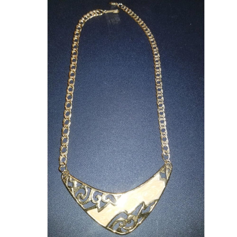 Pretty Vintage Marble Necklace